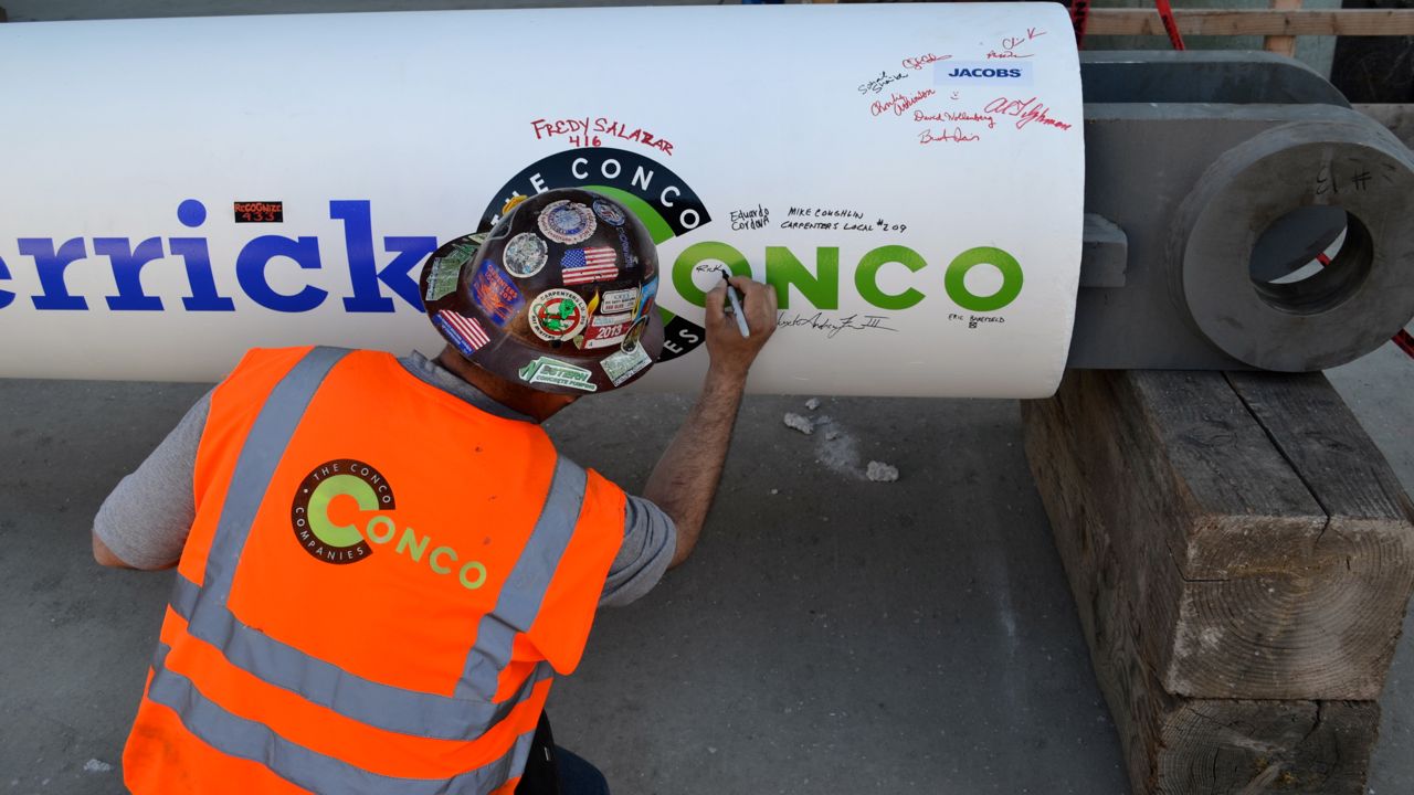 The Conco Companies New Los Angeles Federal Courthouse Steel Topping Out Employee Signatures 2